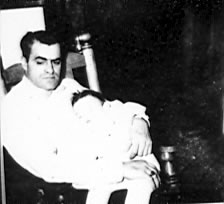 Jean Duval et le bébé Gilles Painchaud en 1956